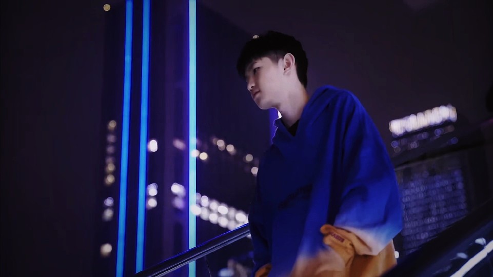 穆迪逐渐从